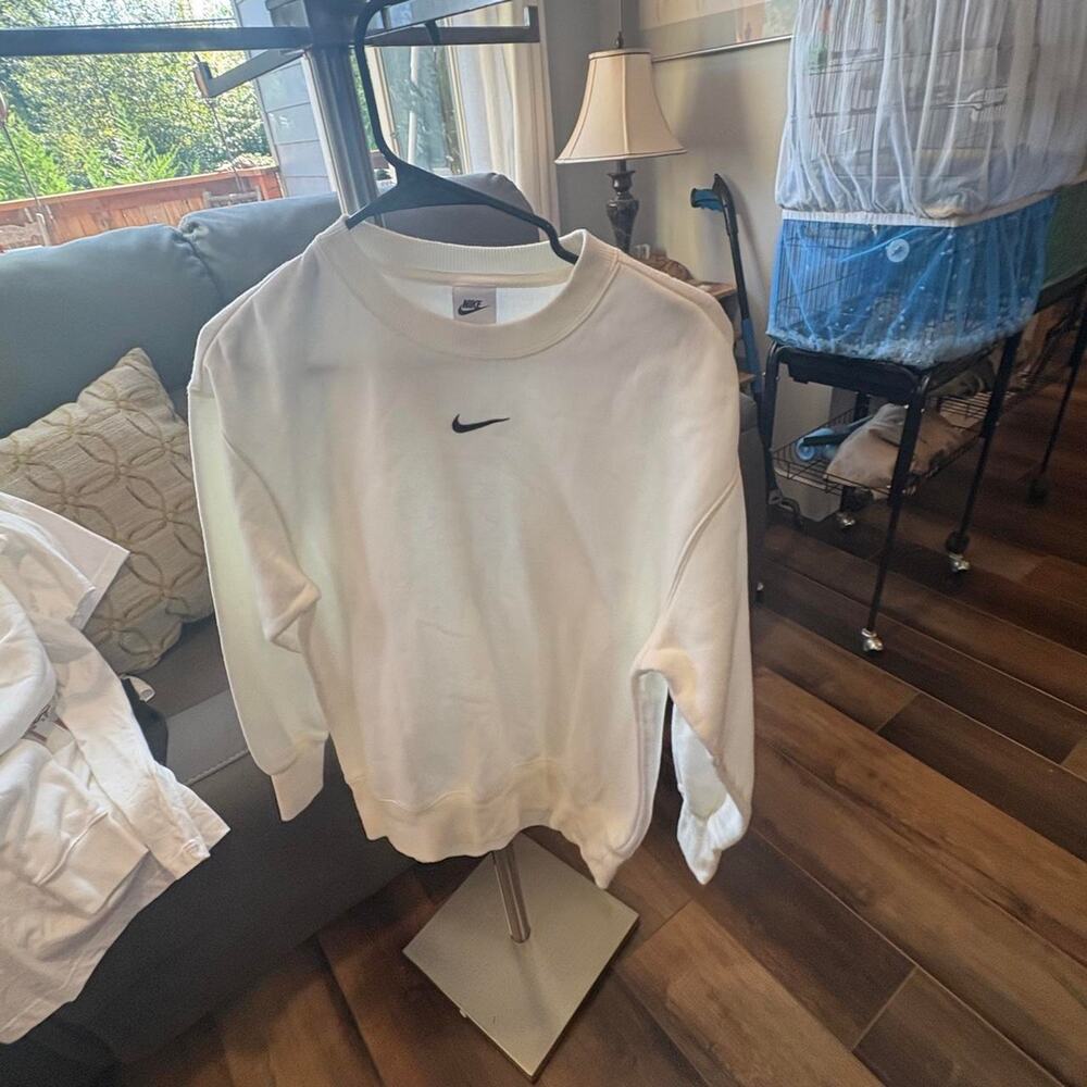 White nike crewneck sweatshirt size